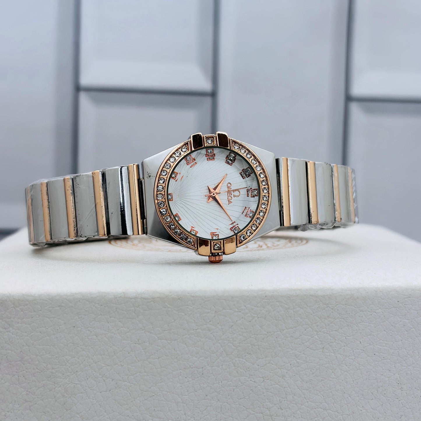 OMEGA LADIES WATCH(BUTTERFLY LOCK)